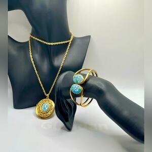 Locket and bracelet set: blue floral and gold tone